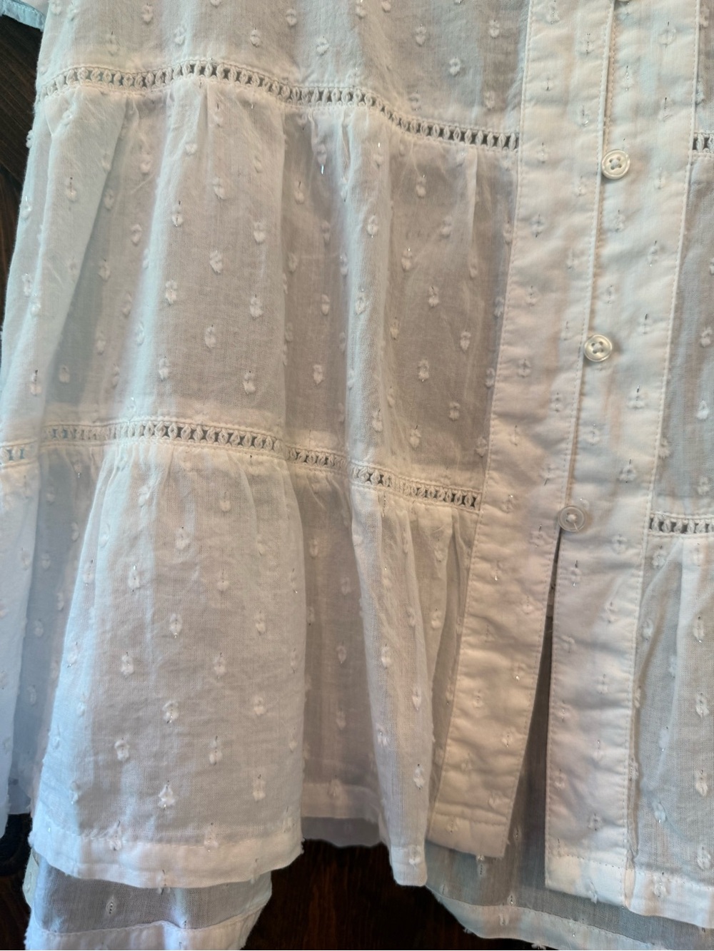 Wonderly top features a clip dot texture, V-neck, and tiered hemline Small NWT - Picture 9 of 13